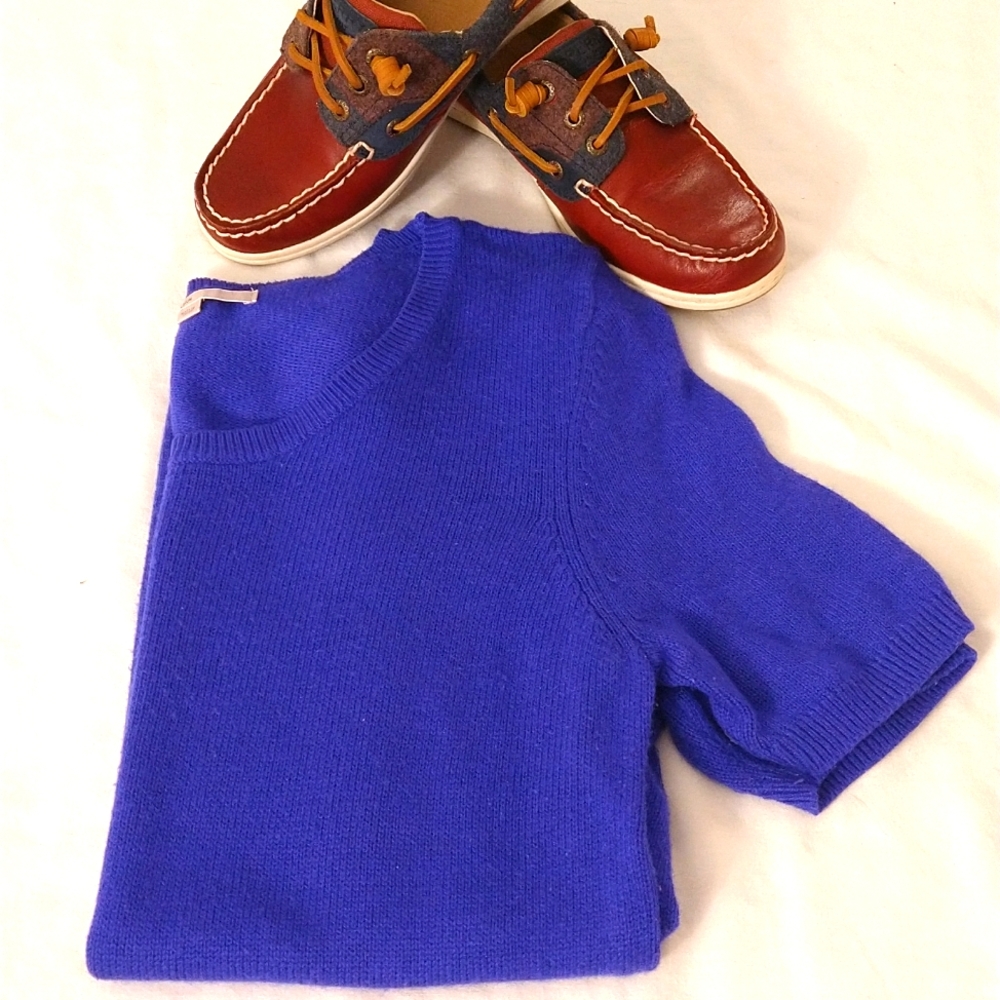 Short sleeve wool mix blouse.